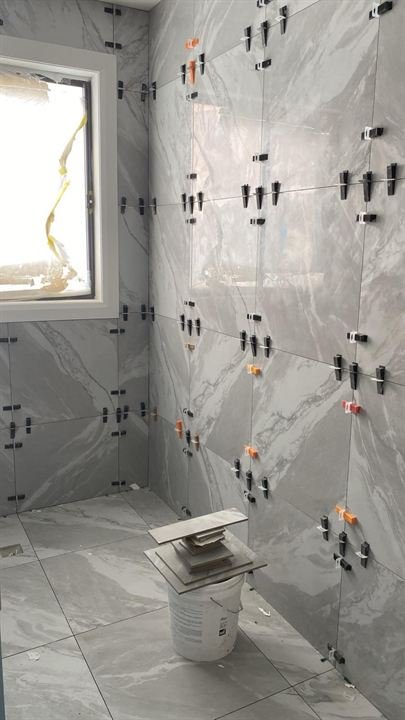 Shower wall tiles set with levelling clips